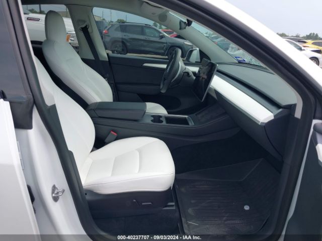 Photo 4 VIN: 7SAYGDEE1PF612720 - TESLA MODEL Y 