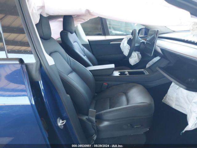 Photo 4 VIN: 7SAYGDEE1PF660864 - TESLA MODEL Y 