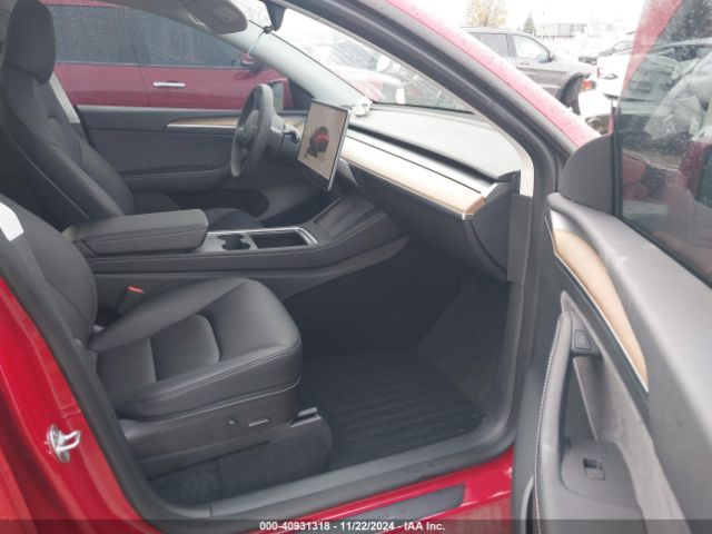 Photo 4 VIN: 7SAYGDEE1PF687725 - TESLA MODEL Y 