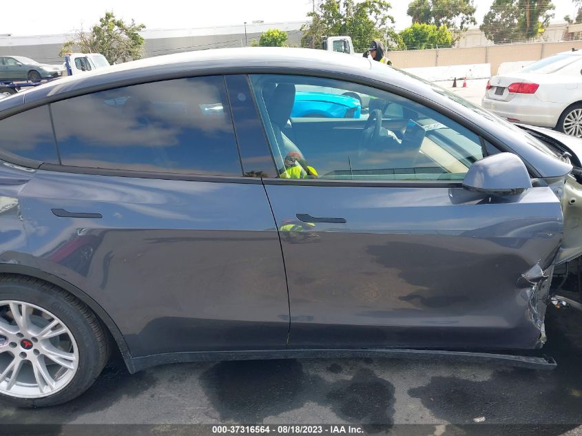 Photo 12 VIN: 7SAYGDEE1PF739371 - TESLA MODEL Y 