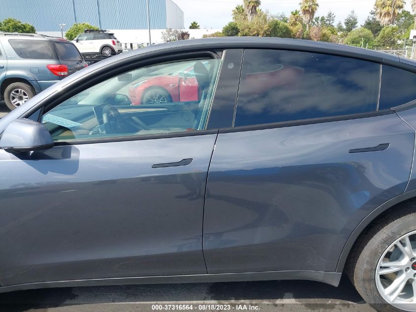 Photo 13 VIN: 7SAYGDEE1PF739371 - TESLA MODEL Y 