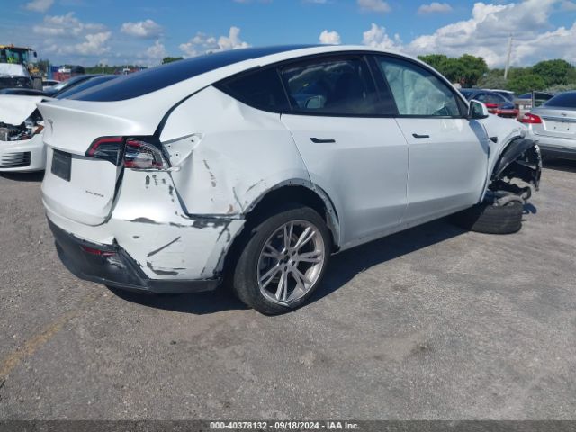 Photo 3 VIN: 7SAYGDEE1PF760785 - TESLA MODEL Y 