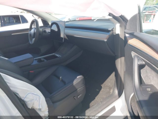 Photo 4 VIN: 7SAYGDEE1PF760785 - TESLA MODEL Y 