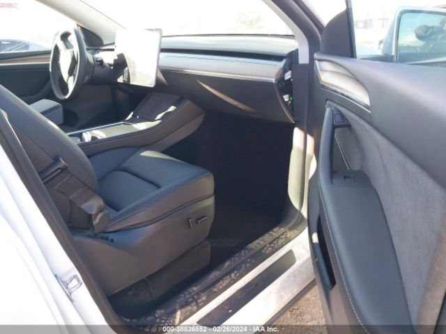 Photo 4 VIN: 7SAYGDEE1PF787467 - TESLA MODEL Y 