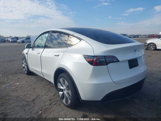 Photo 2 VIN: 7SAYGDEE1PF799473 - TESLA MODEL Y 