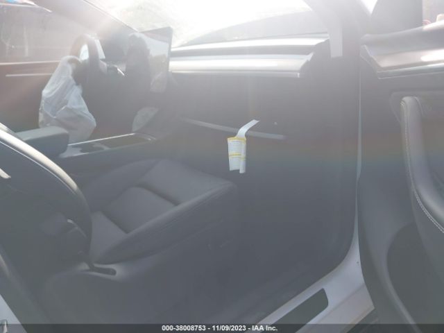 Photo 4 VIN: 7SAYGDEE1PF799473 - TESLA MODEL Y 