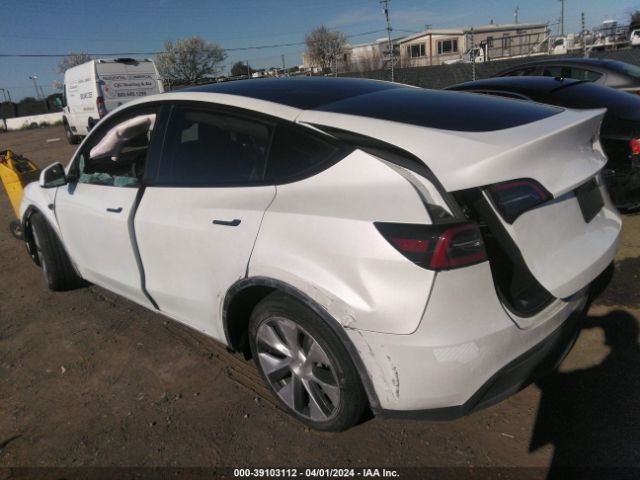 Photo 2 VIN: 7SAYGDEE1PF813016 - TESLA MODEL Y 