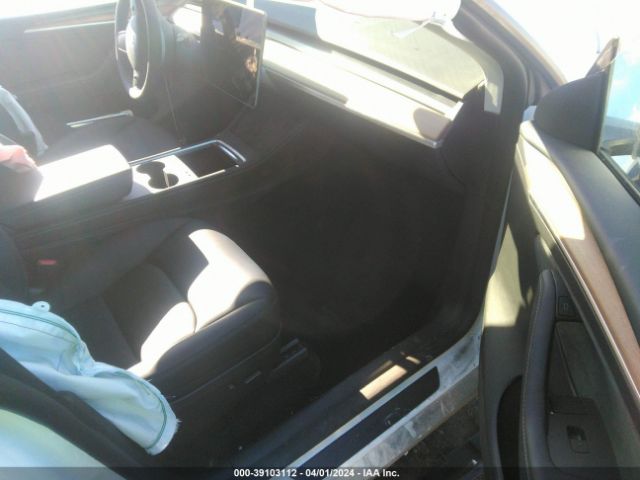 Photo 4 VIN: 7SAYGDEE1PF813016 - TESLA MODEL Y 