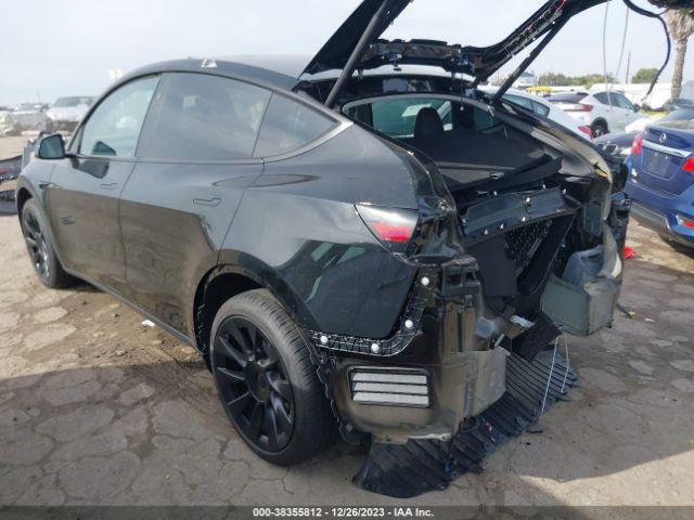 Photo 2 VIN: 7SAYGDEE1PF873975 - TESLA MODEL Y 