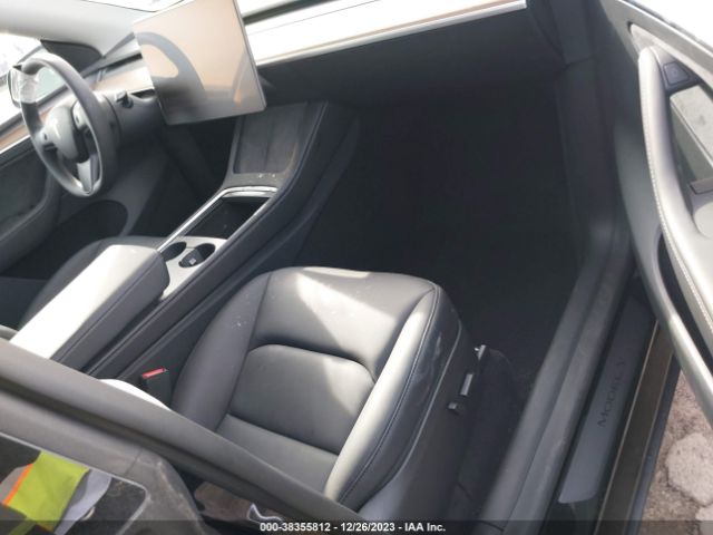 Photo 4 VIN: 7SAYGDEE1PF873975 - TESLA MODEL Y 