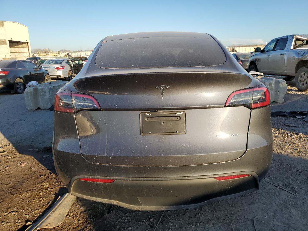 Photo 5 VIN: 7SAYGDEE1PF875998 - TESLA MODEL Y 