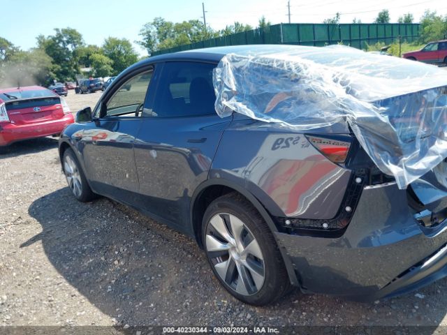 Photo 2 VIN: 7SAYGDEE1PF892686 - TESLA MODEL Y 