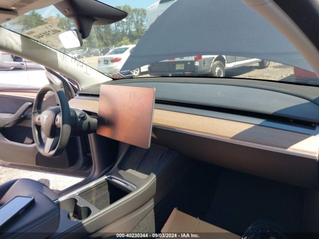 Photo 4 VIN: 7SAYGDEE1PF892686 - TESLA MODEL Y 