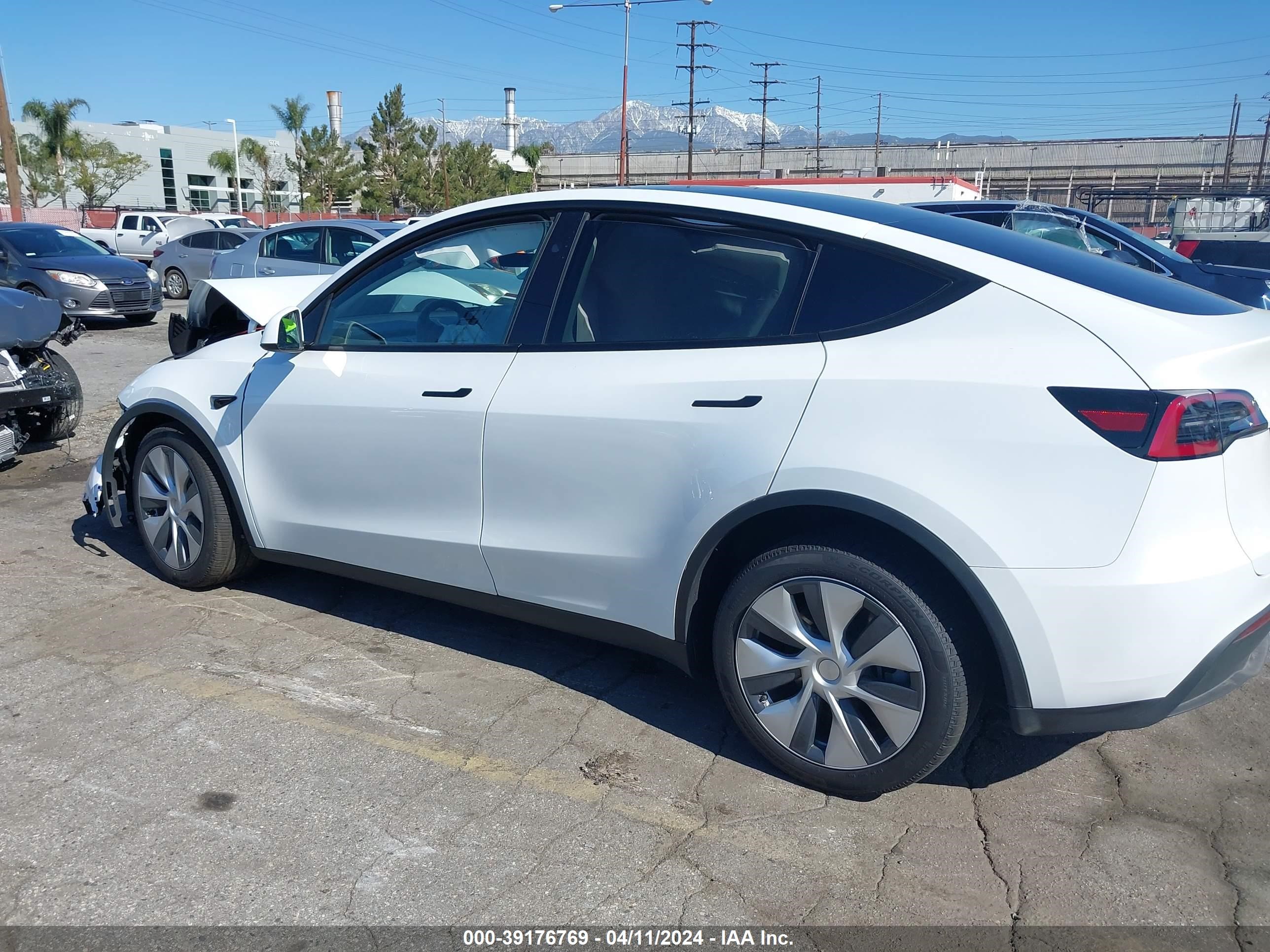 Photo 13 VIN: 7SAYGDEE1RA230610 - TESLA MODEL Y 