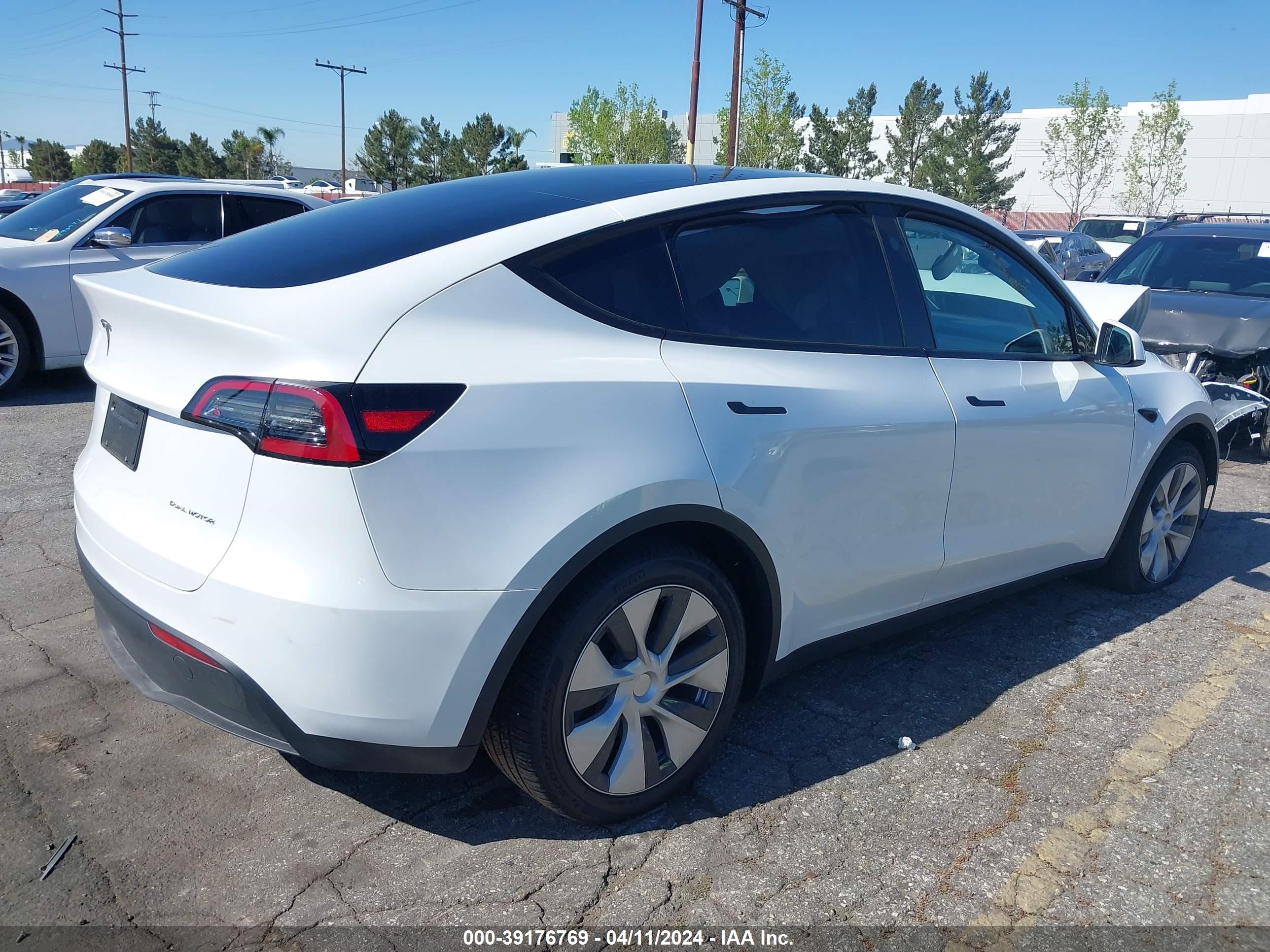 Photo 3 VIN: 7SAYGDEE1RA230610 - TESLA MODEL Y 