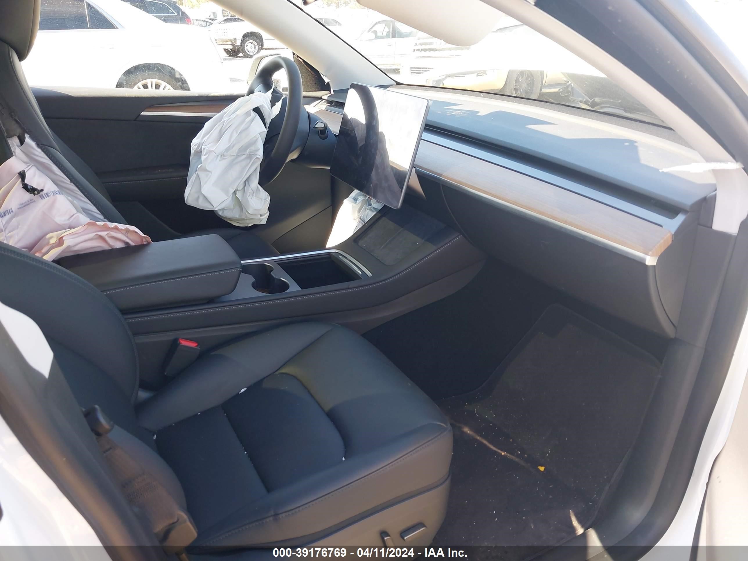 Photo 4 VIN: 7SAYGDEE1RA230610 - TESLA MODEL Y 