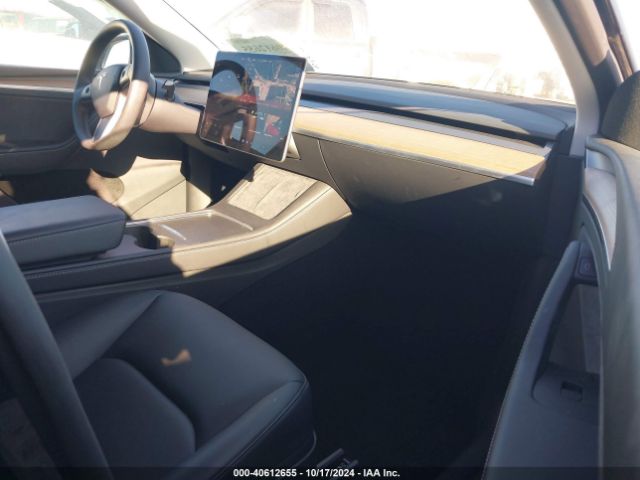 Photo 4 VIN: 7SAYGDEE1RA252350 - TESLA MODEL Y 