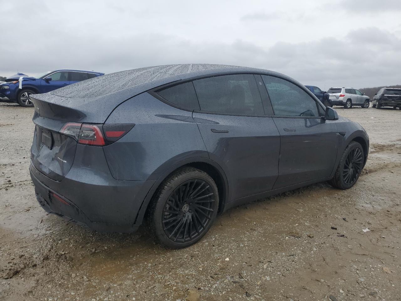 Photo 2 VIN: 7SAYGDEE2NF307319 - TESLA MODEL Y 