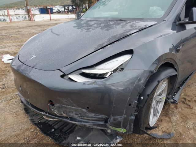 Photo 5 VIN: 7SAYGDEE2NF320880 - TESLA MODEL Y 