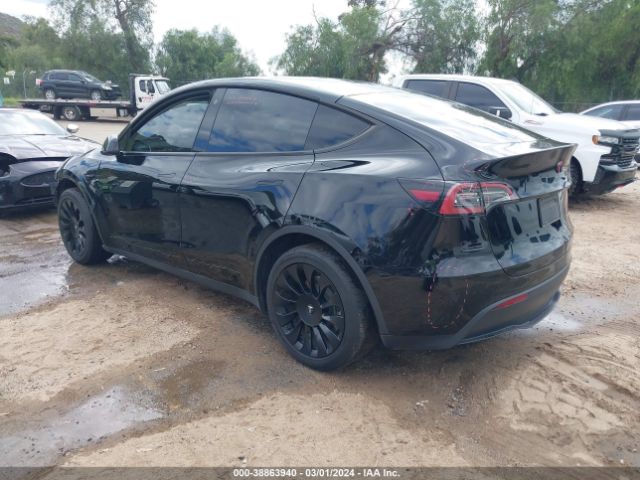 Photo 2 VIN: 7SAYGDEE2NF405279 - TESLA MODEL Y 