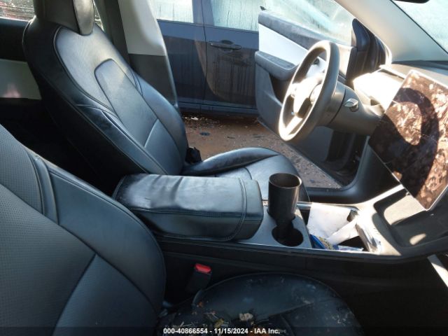 Photo 4 VIN: 7SAYGDEE2NF445720 - TESLA MODEL Y 