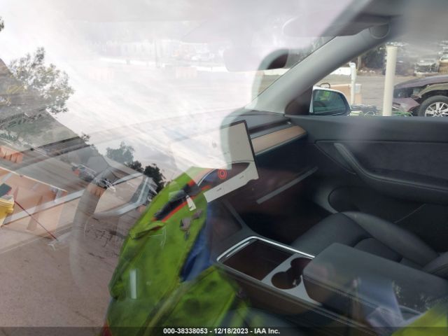 Photo 4 VIN: 7SAYGDEE2NF459441 - TESLA MODEL Y 