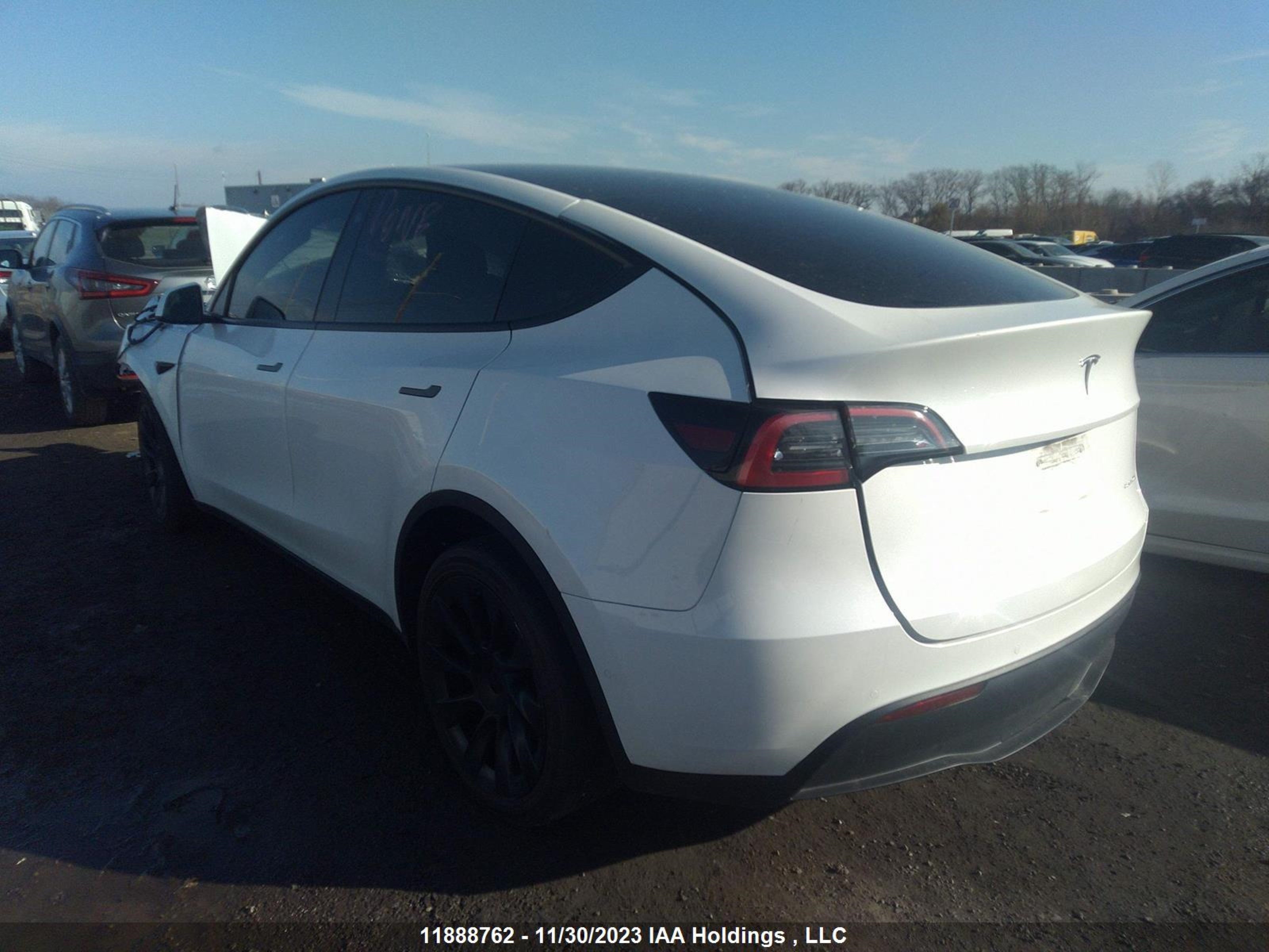 Photo 2 VIN: 7SAYGDEE2NF465904 - TESLA MODEL Y 