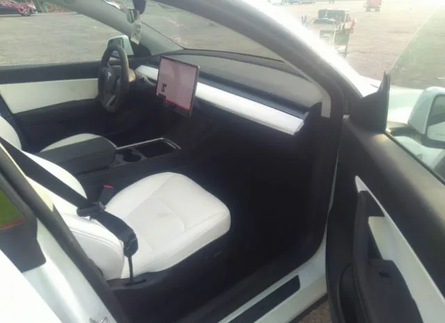 Photo 4 VIN: 7SAYGDEE2NF467510 - TESLA MODEL Y 