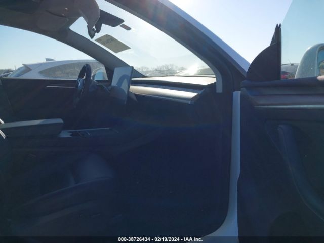 Photo 4 VIN: 7SAYGDEE2PA090449 - TESLA MODEL Y 