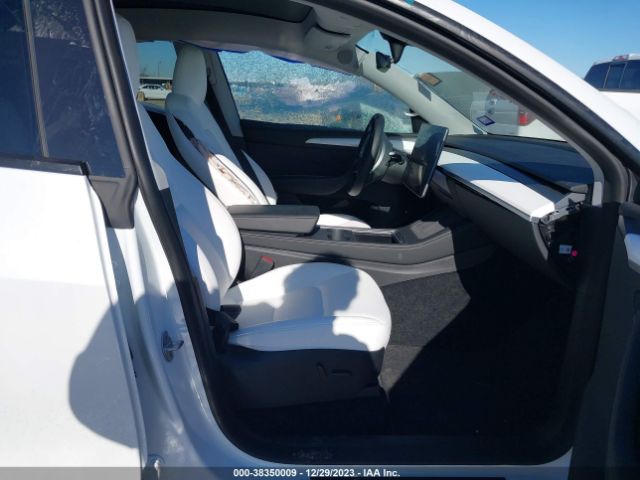 Photo 4 VIN: 7SAYGDEE2PA093089 - TESLA MODEL Y 