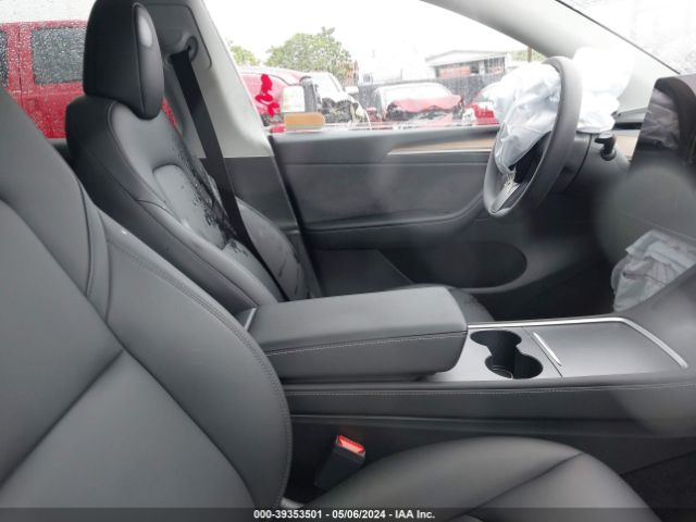 Photo 4 VIN: 7SAYGDEE2PA097191 - TESLA MODEL Y 