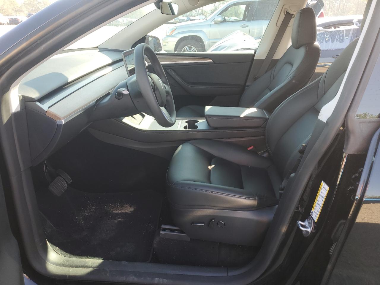 Photo 6 VIN: 7SAYGDEE2PA147930 - TESLA MODEL Y 