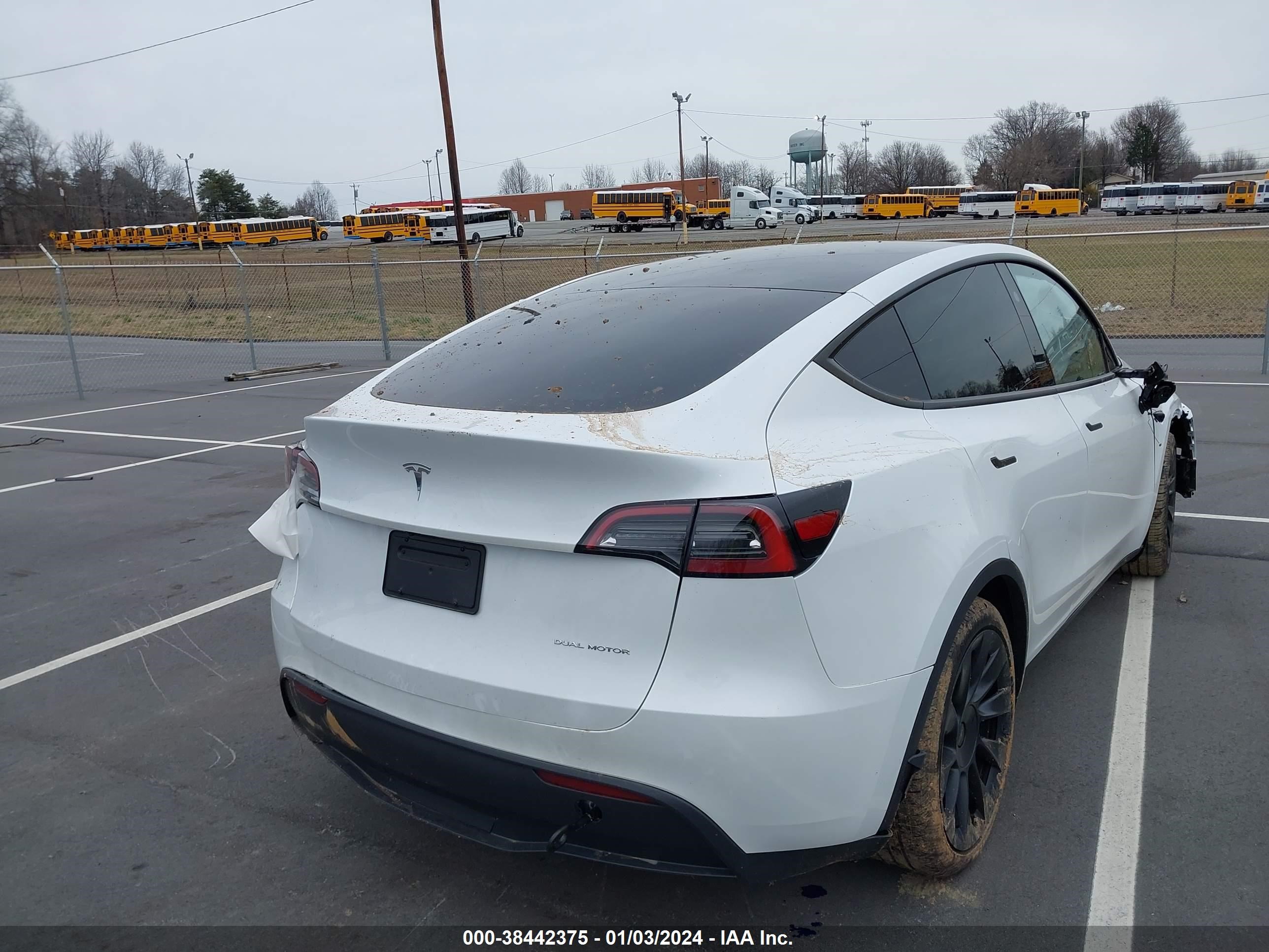 Photo 8 VIN: 7SAYGDEE2PA161102 - TESLA MODEL Y 