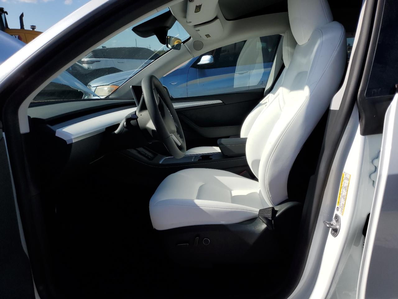 Photo 6 VIN: 7SAYGDEE2PA161715 - TESLA MODEL Y 