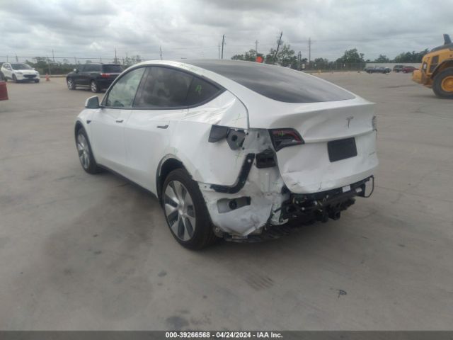 Photo 2 VIN: 7SAYGDEE2PF606828 - TESLA MODEL Y 