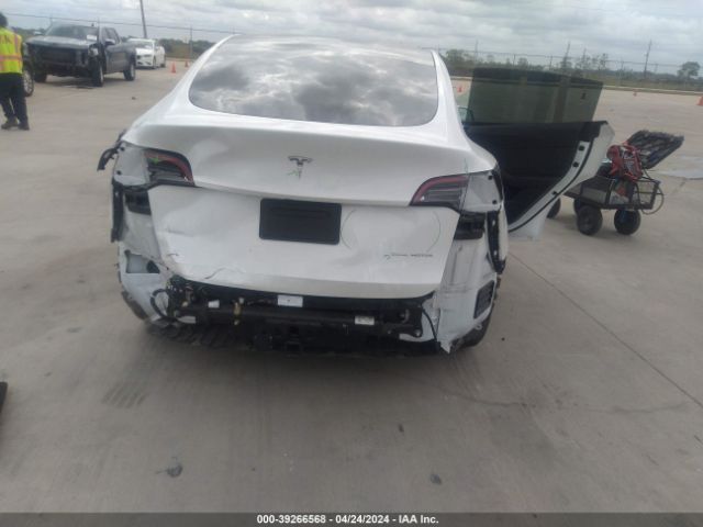 Photo 5 VIN: 7SAYGDEE2PF606828 - TESLA MODEL Y 