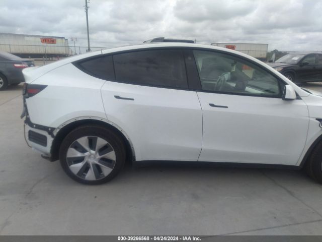 Photo 7 VIN: 7SAYGDEE2PF606828 - TESLA MODEL Y 