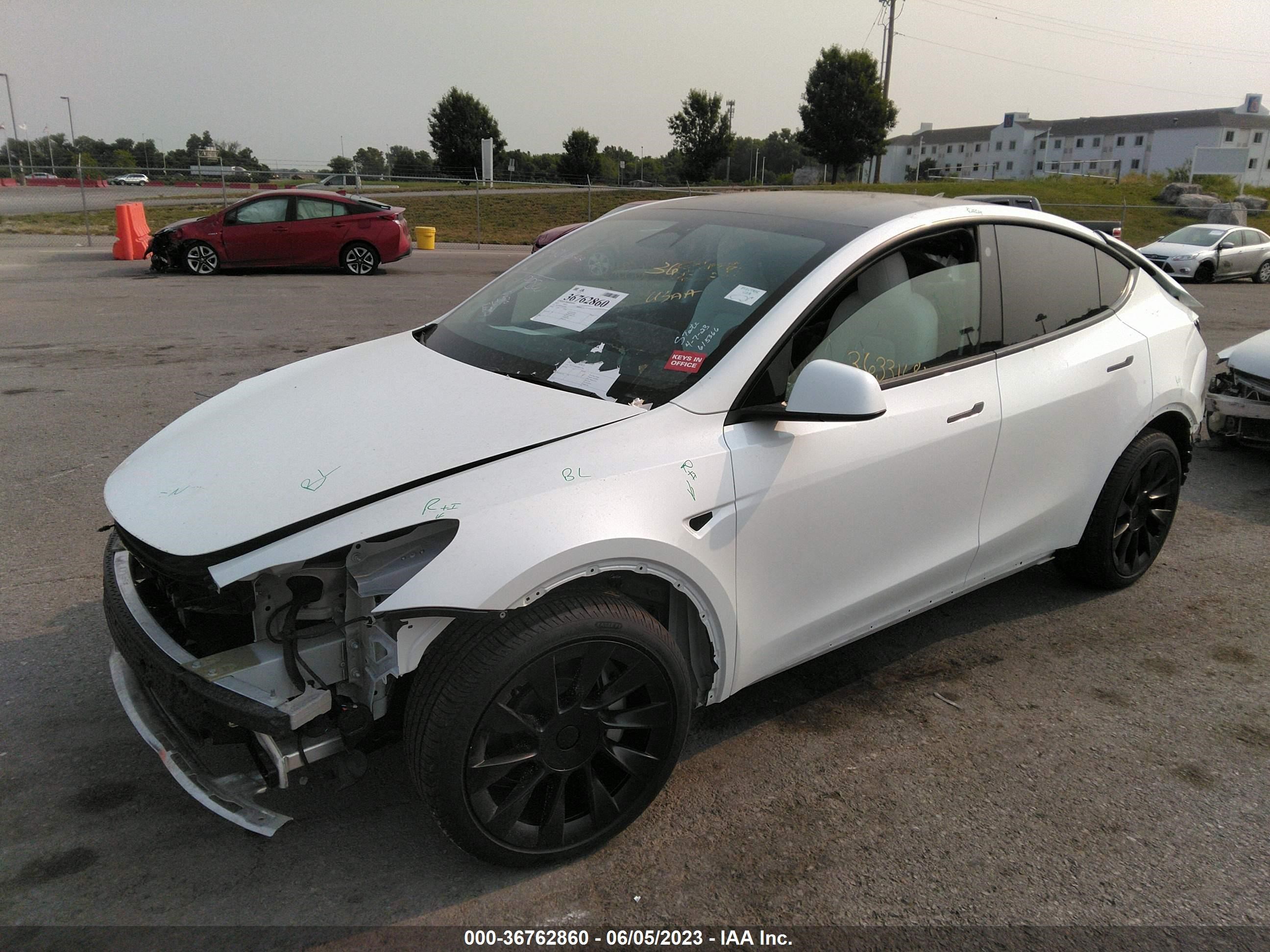 Photo 1 VIN: 7SAYGDEE2PF615366 - TESLA MODEL Y 