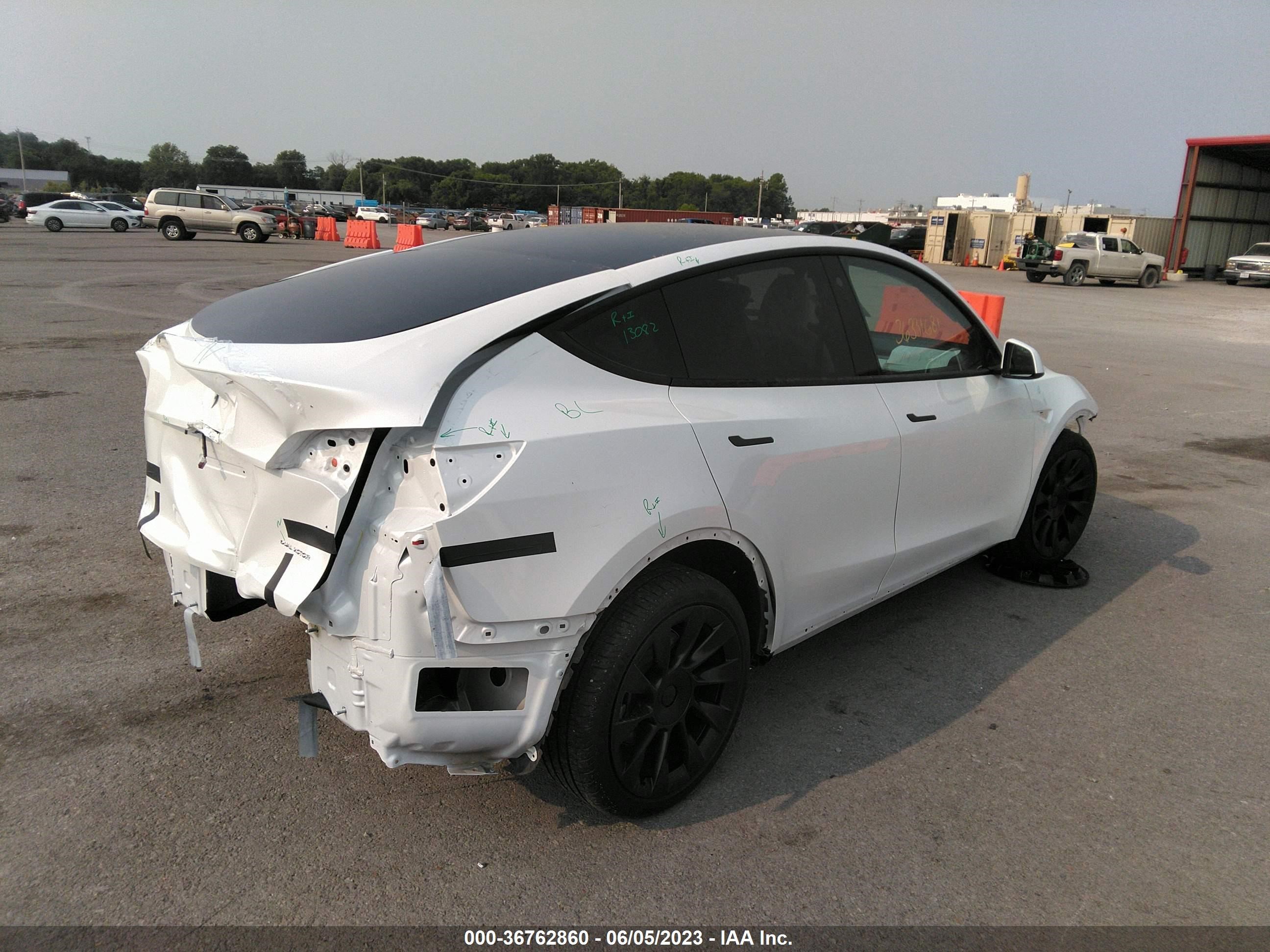 Photo 3 VIN: 7SAYGDEE2PF615366 - TESLA MODEL Y 