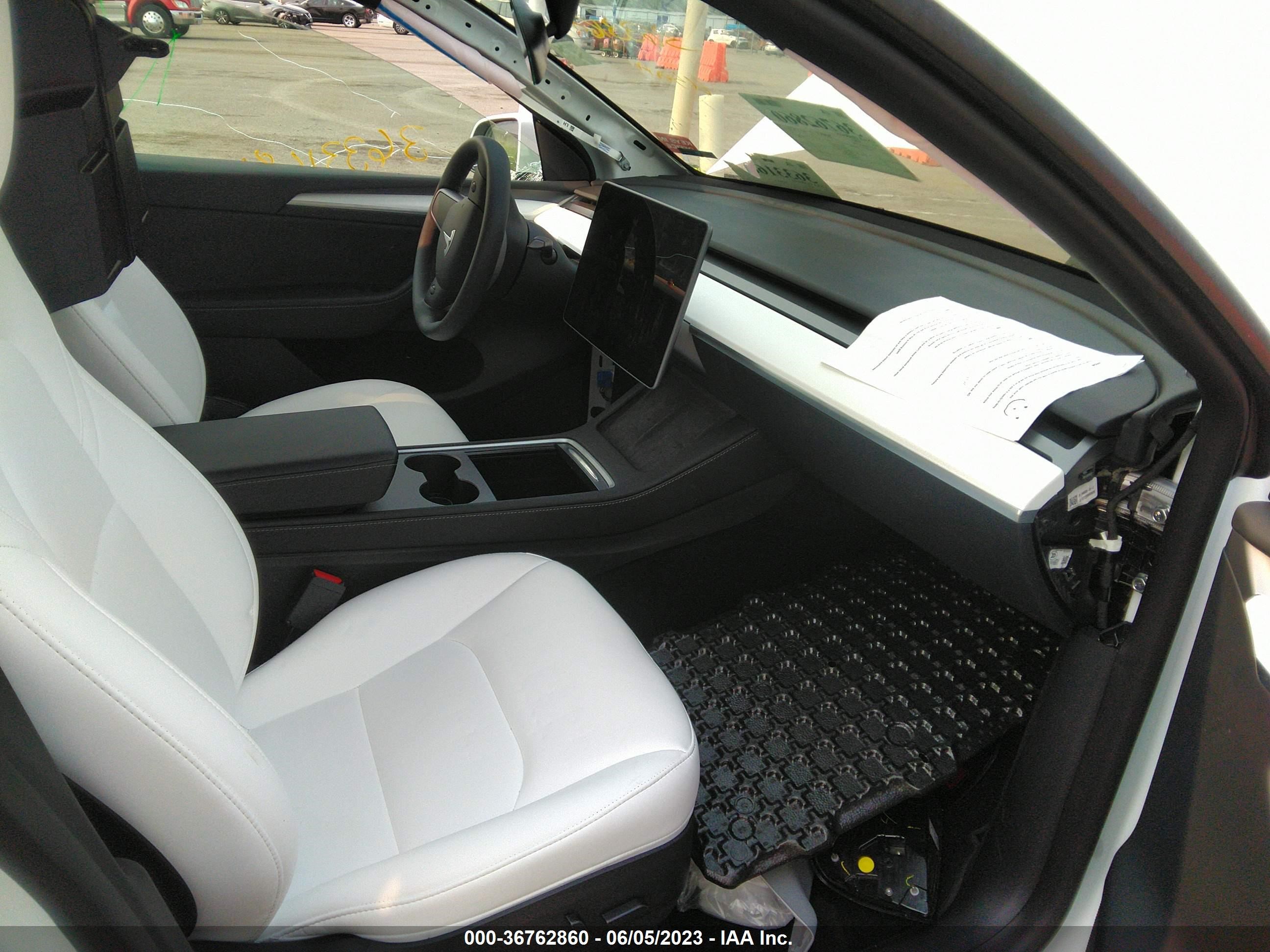 Photo 4 VIN: 7SAYGDEE2PF615366 - TESLA MODEL Y 