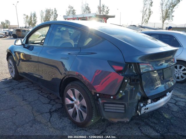 Photo 2 VIN: 7SAYGDEE2PF619823 - TESLA MODEL Y 