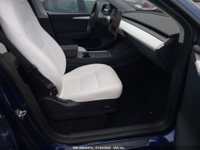 Photo 4 VIN: 7SAYGDEE2PF670951 - TESLA MODEL Y 