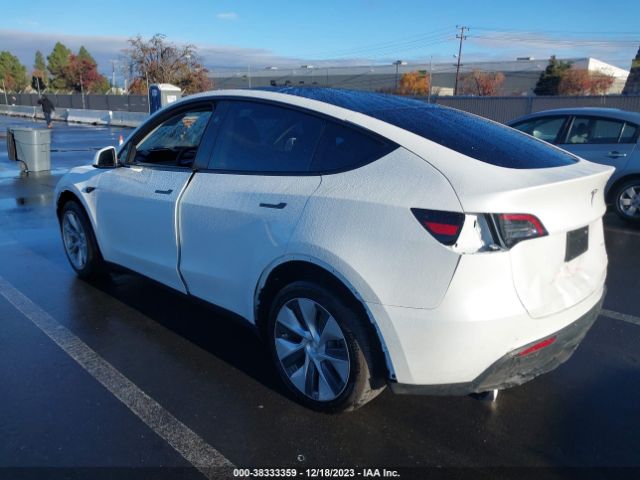 Photo 2 VIN: 7SAYGDEE2PF812117 - TESLA MODEL Y 