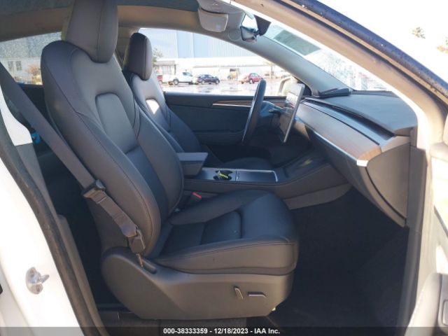 Photo 4 VIN: 7SAYGDEE2PF812117 - TESLA MODEL Y 