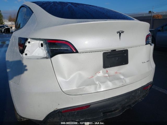 Photo 5 VIN: 7SAYGDEE2PF812117 - TESLA MODEL Y 