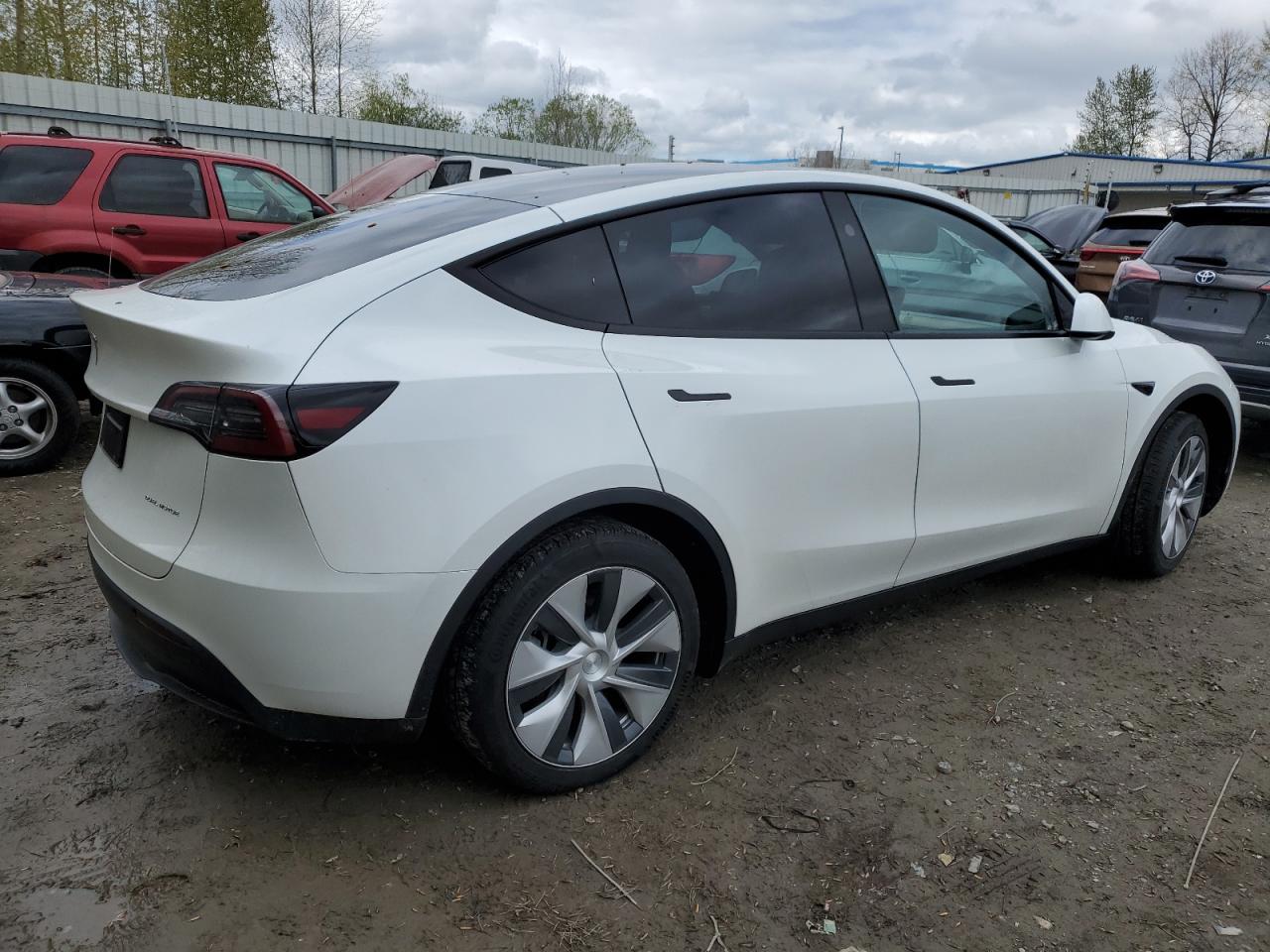 Photo 2 VIN: 7SAYGDEE2PF833890 - TESLA MODEL Y 