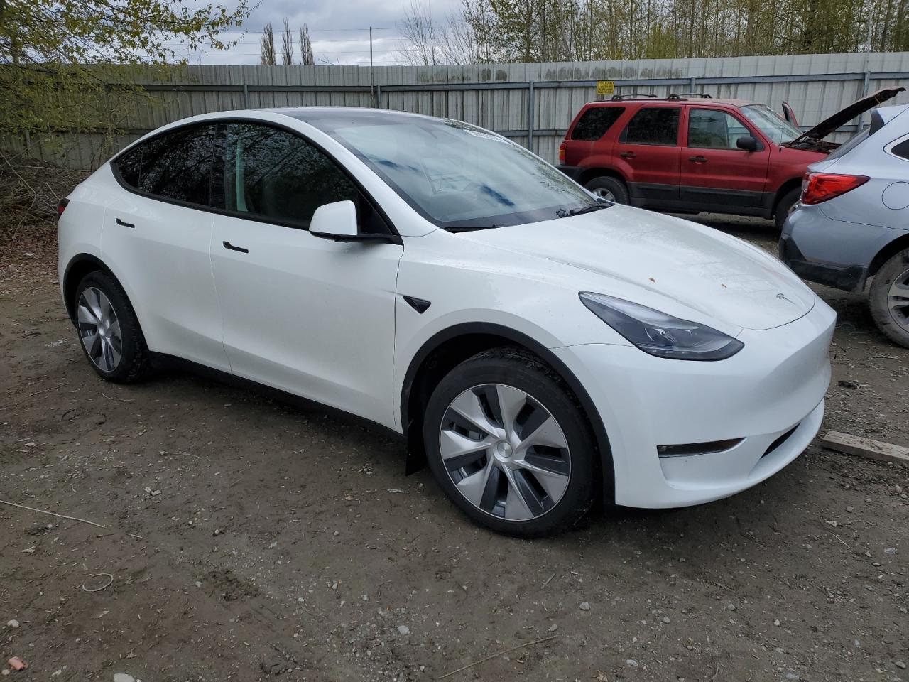 Photo 3 VIN: 7SAYGDEE2PF833890 - TESLA MODEL Y 