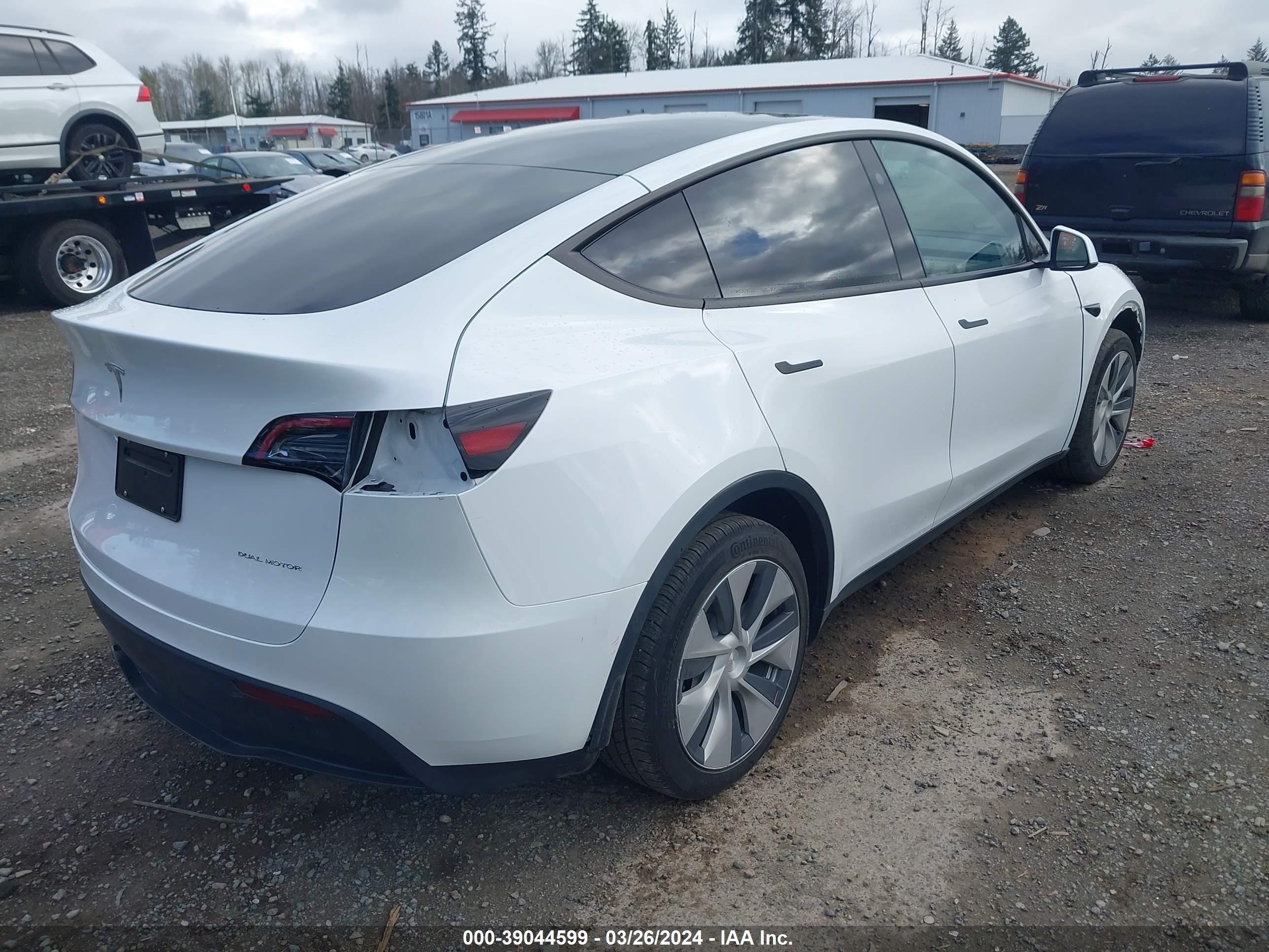 Photo 3 VIN: 7SAYGDEE2PF869031 - TESLA MODEL Y 