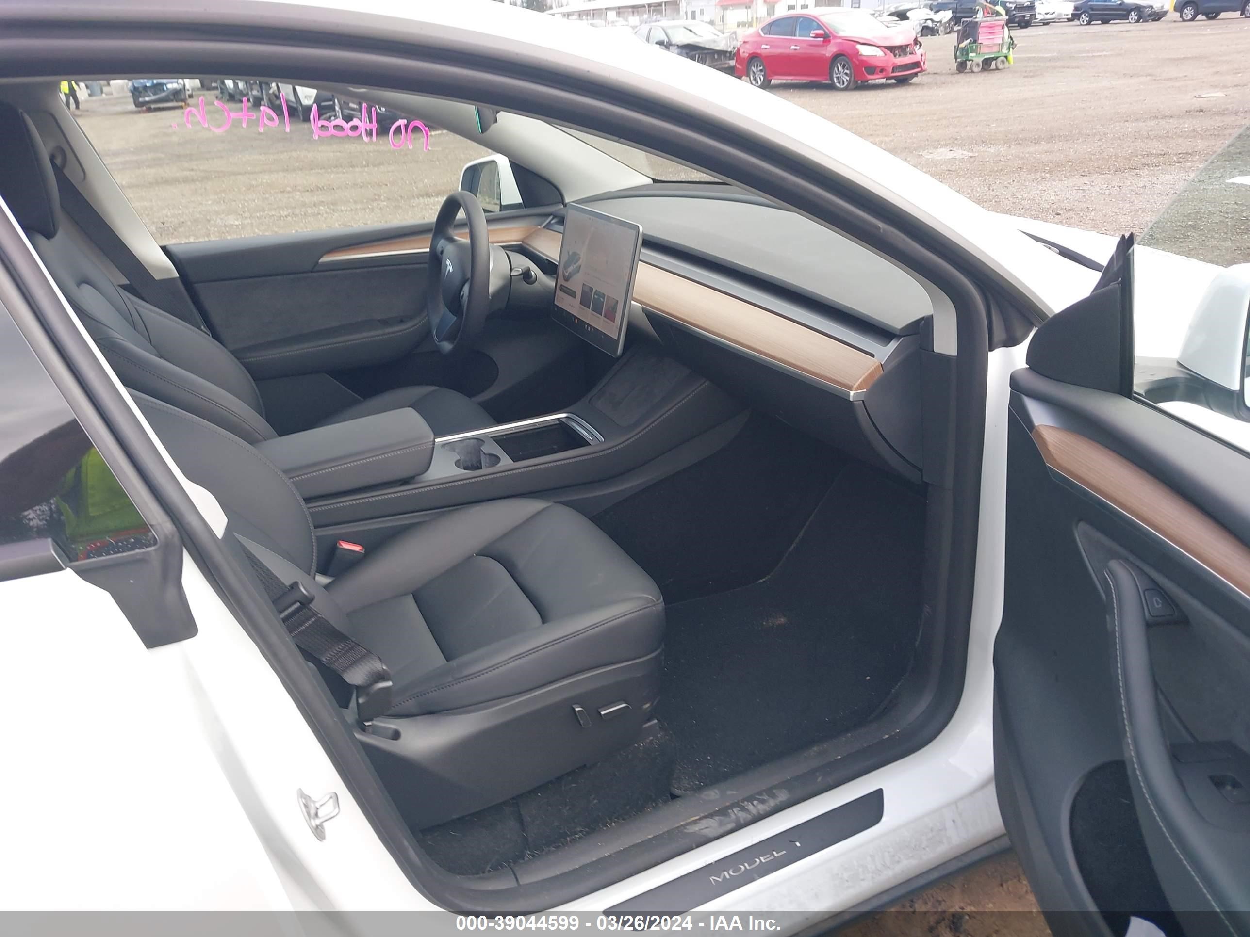 Photo 4 VIN: 7SAYGDEE2PF869031 - TESLA MODEL Y 