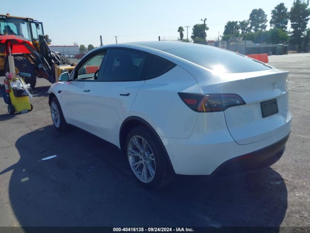 Photo 2 VIN: 7SAYGDEE2PF905557 - TESLA MODEL Y 